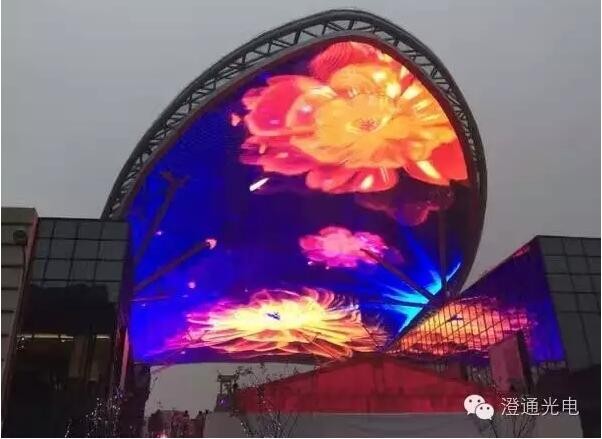 全球首創(chuàng)、震撼世界--澄通1500平米弧形LED天幕華彩登場(chǎng)